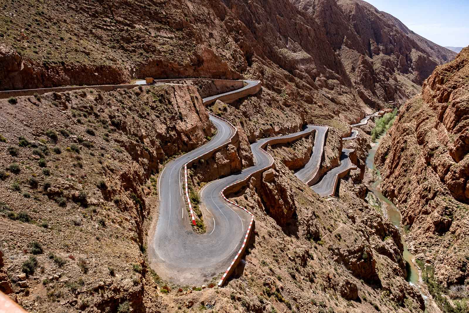 La strada delle Gole del Dades con i suoi famosi tornanti